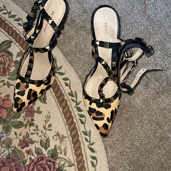 BCBG leopard cheetah print kitten heels - Picture 2 of 4